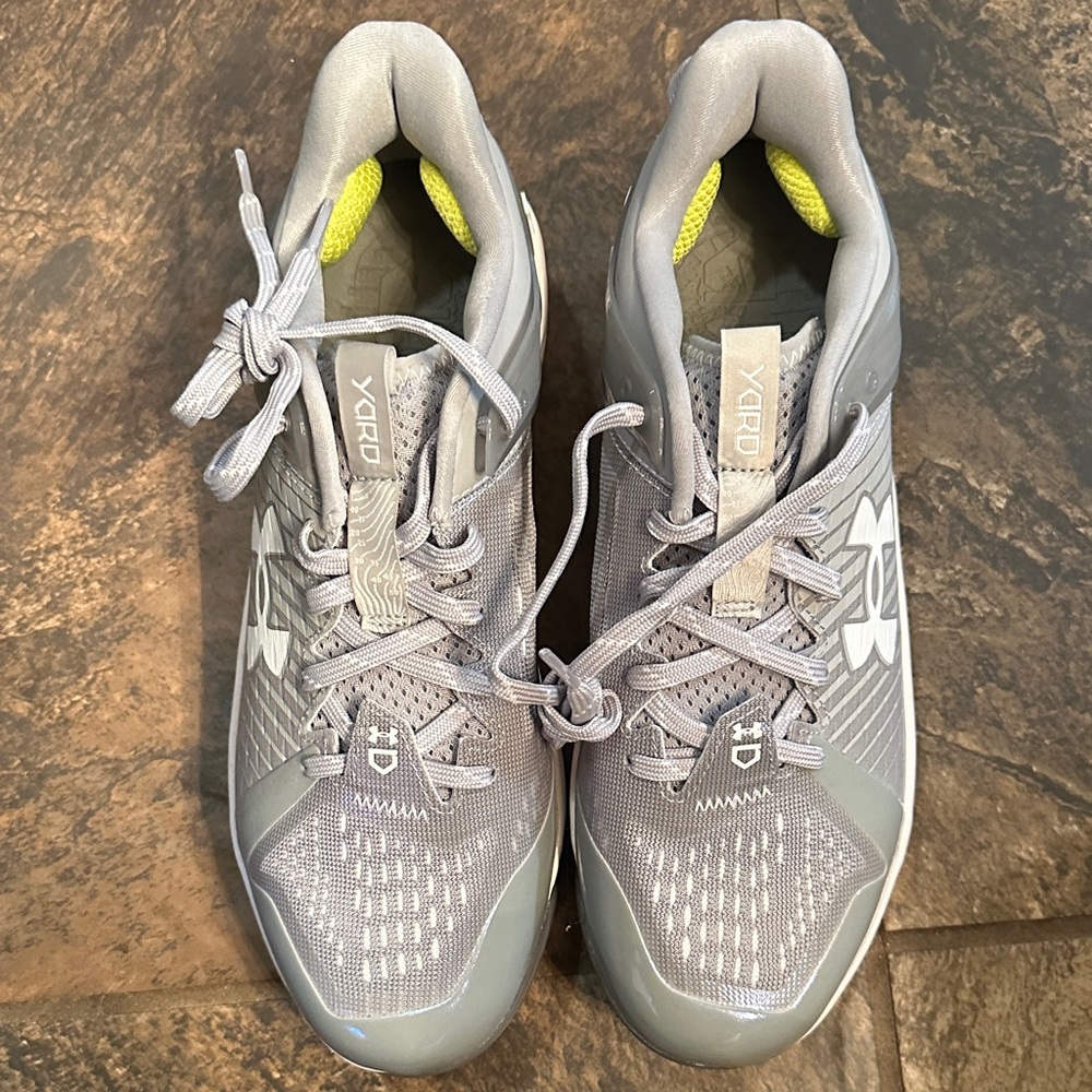 Under Armour Men’s Light Gray Metal Cleats